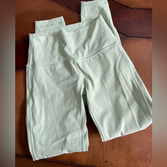 Lululemon Wunder Legging - Picture 3 of 4